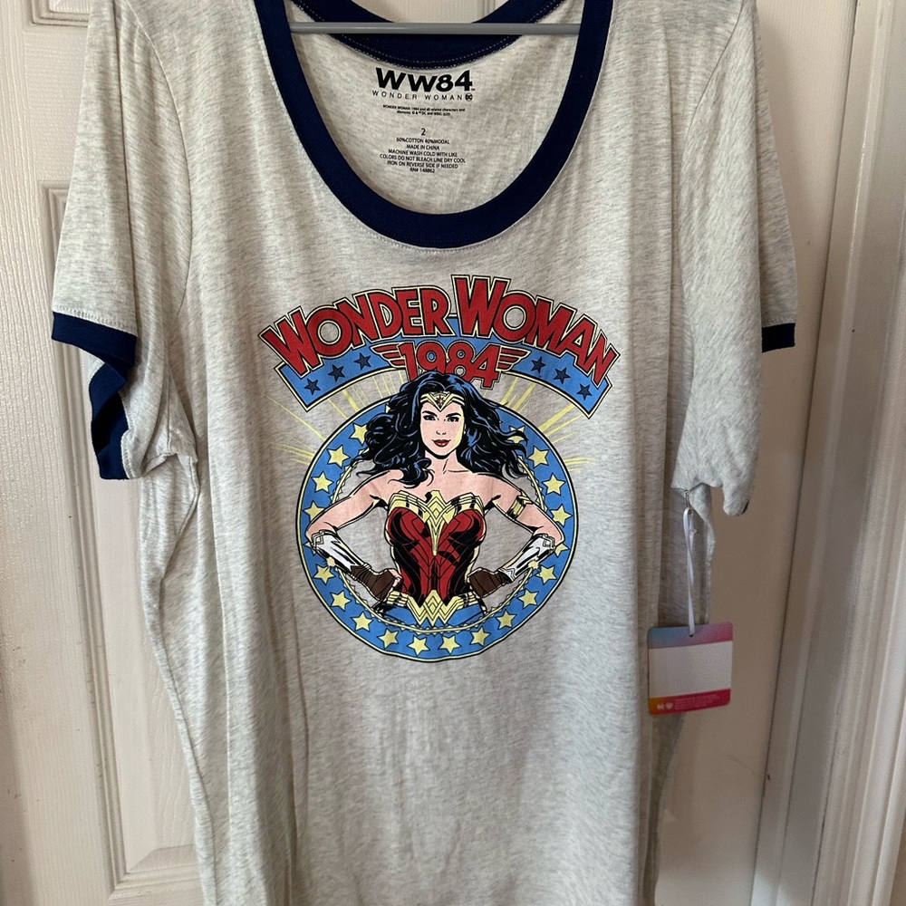 NWT Wonder Woman Torrid T-shirt size 2 - Picture 3 of 5